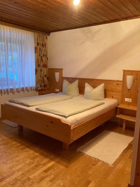 גמונד Pension & Ferienwohnung Dullnig מראה חיצוני תמונה
